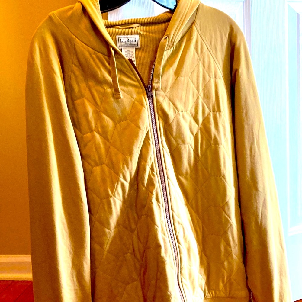 💯 % cotton LL Bean med front zipper with hoodie jacket. Preowned condition